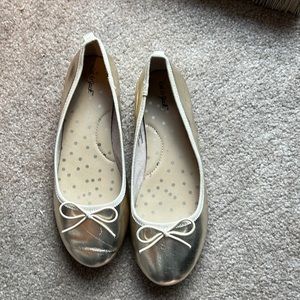 Cat and Jack ballerina flats - size 2 Like new